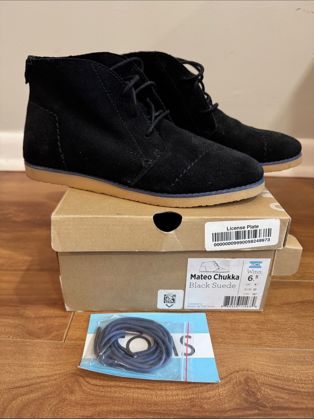 TOMS Mateo Chukka Men's Black Suede Boots with Gum Sole